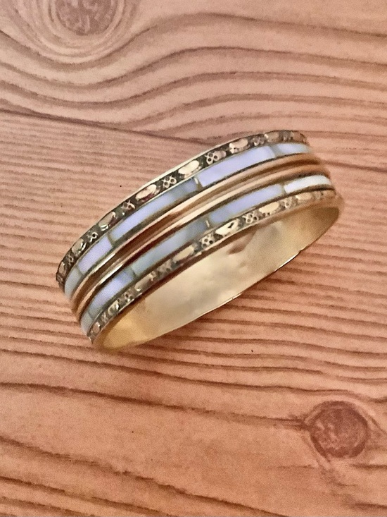 Jewelry - Vintage Brass/ Mother of Pearl Bangle